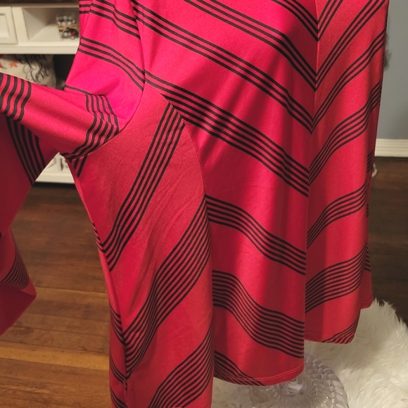 N Touch Women Plus 2x Red Black Striped Chevron Top Blouse Sweater Shirt - Picture 6 of 7